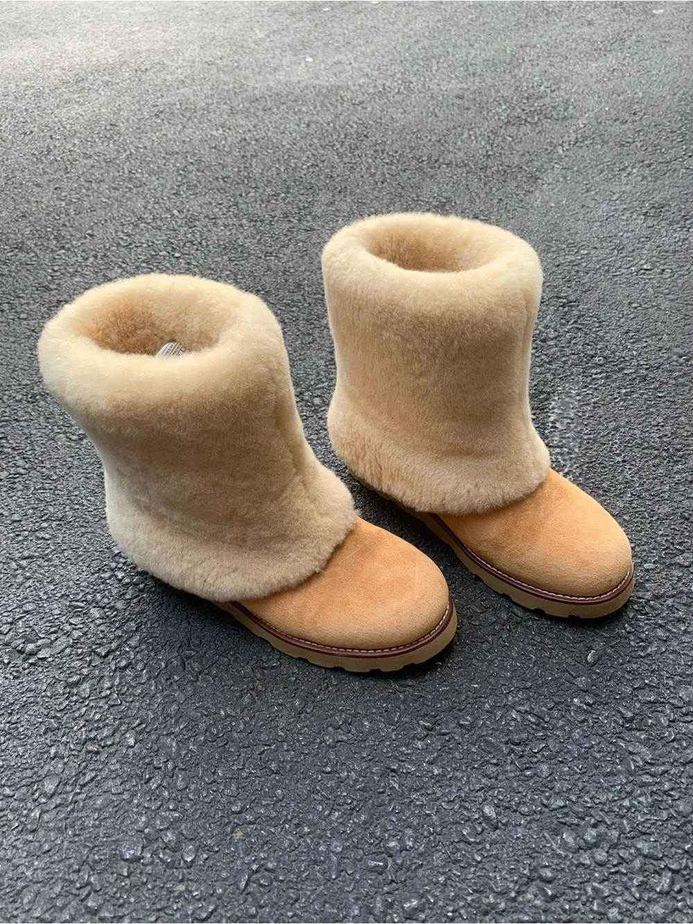 UGG Chestnut Shearling Short Winter Boots